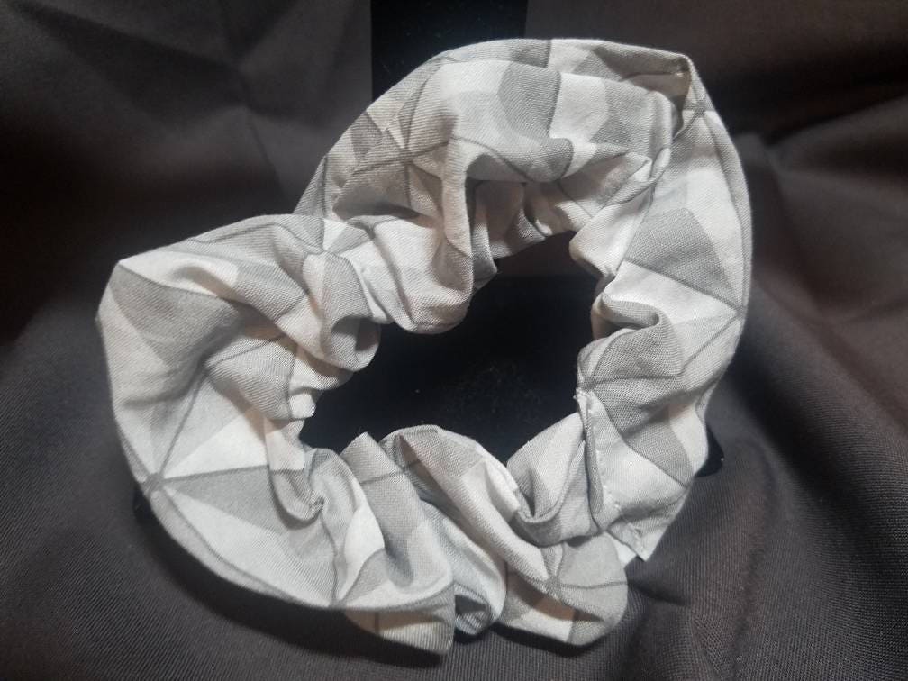 Scrunchie - Grey Geometric